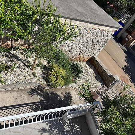 Apartment Jasna B Omišalj Dış mekan fotoğraf