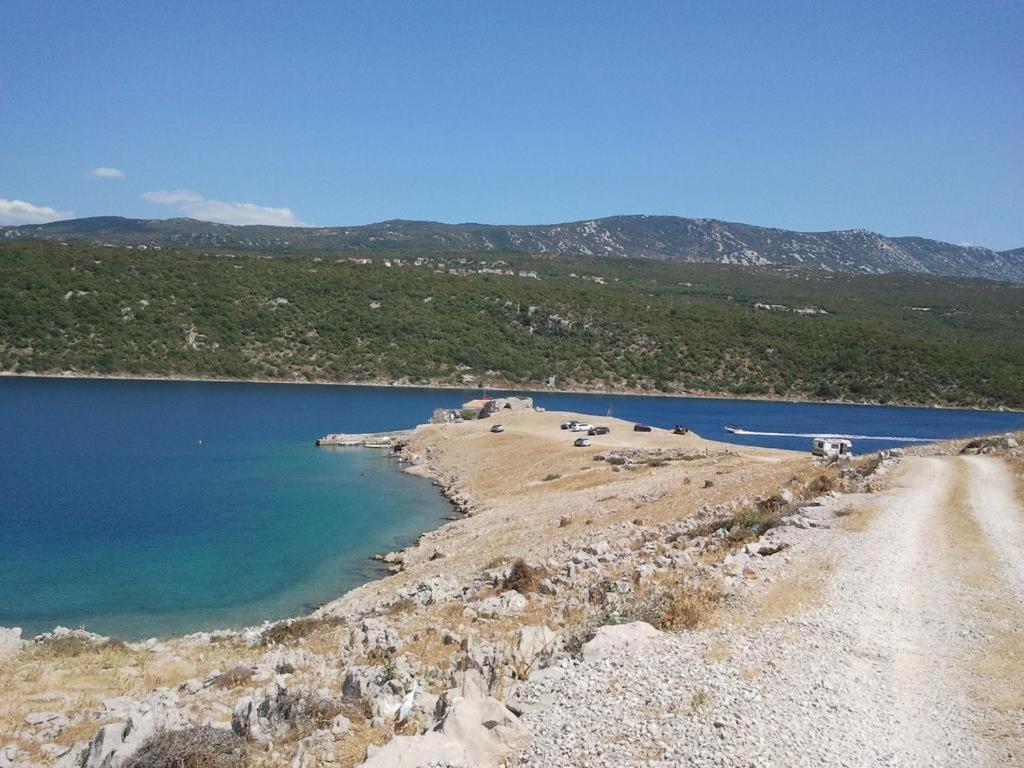Apartment Jasna B Omišalj Oda fotoğraf